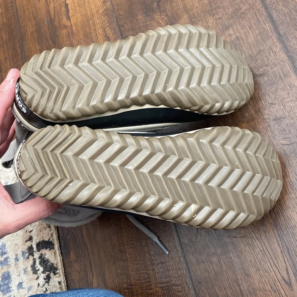 Sorel Waterproof ladies boots- size 7 - Picture 2 of 8